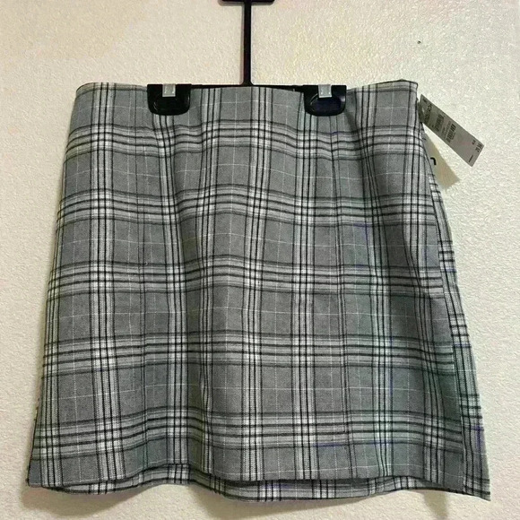 Open Edit Plaid Miniskirt - Picture 2 of 5